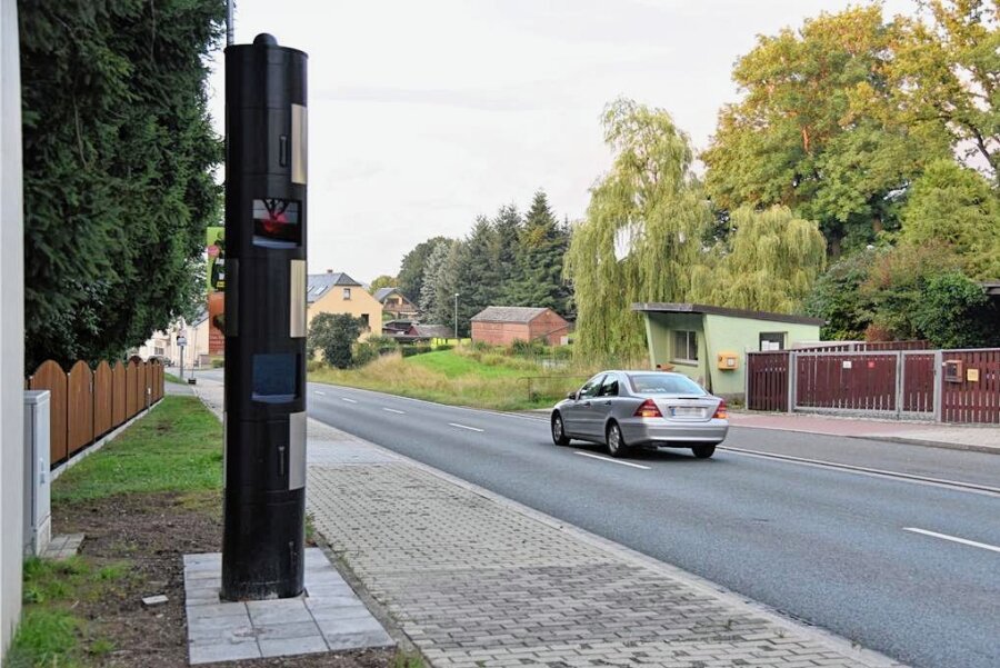 Eichigt erhält festen Blitzer - Einen solchen Blitzer wie hier an der Hofer Straße in Oelsnitz soll auch die Gemeinde Eichigt erhalten.