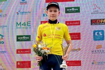 Eichigter Radsporttalent dominiert bei der Oderrundfahrt - Gerry Horn bei der Siegerehrung in Frankfurt/Oder.