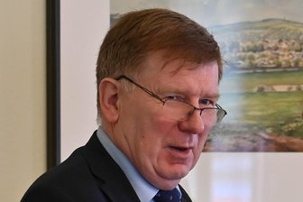 Eichigts Schulküche begeistert Staatssekretär: Gemeinde hofft auf Zuschüsse - Frank Pfeil, Staatssekretär im sächsischen Innenministerium, hat Eichigt besucht.
