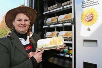 Eierautomat aufgebrochen: Gersdorferin ärgert sich - Sarah Kretzschmar vertreibt Eier von ihrem Hof über Automaten, die an mehreren Orten in der Region aufgestellt wurden.