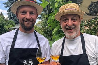 Eierlauf zur Totensteinalm - Die Weinfreunde Francesco Karnapp (li.) und Andreas Müller.