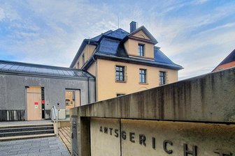 Eifersucht endet mit Körperverletzung: Erzgebirger verprügelt Ehefrau mit Eisenstange - Das Amtsgericht Marienberg stand vor einem kniffligen Fall. 