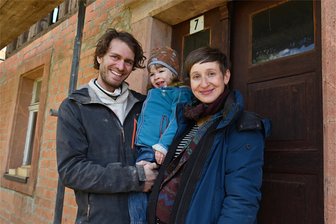 Eigenes Heim jenseits der Großstadt: Altes Fachwerkhaus zieht junge Leipziger nach Wechselburg - Die Leipziger Familie Schwarz hat in Wechselburg ein baufälliges Fachwerkhaus gekauft und saniert dieses derzeit. Bald soll das Haus Platz bieten für Samuel und Lisa Schwarz und ihren Sohn Kolja – sowie das Baby, das Lisa Schwarz erwartet.