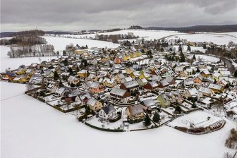 Eigenheimsiedlung in Großolbersdorf: Wärmeversorger kündigt alle Verträge - In dem Wohngebiet in Hohndorf sind etwa 50 Grundstücke von der Kündigung der Wärmeversorgung betroffen.