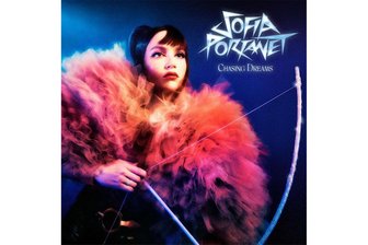 Eigensinnig: Sofia Portanet mit "Chasing Dreams" - 