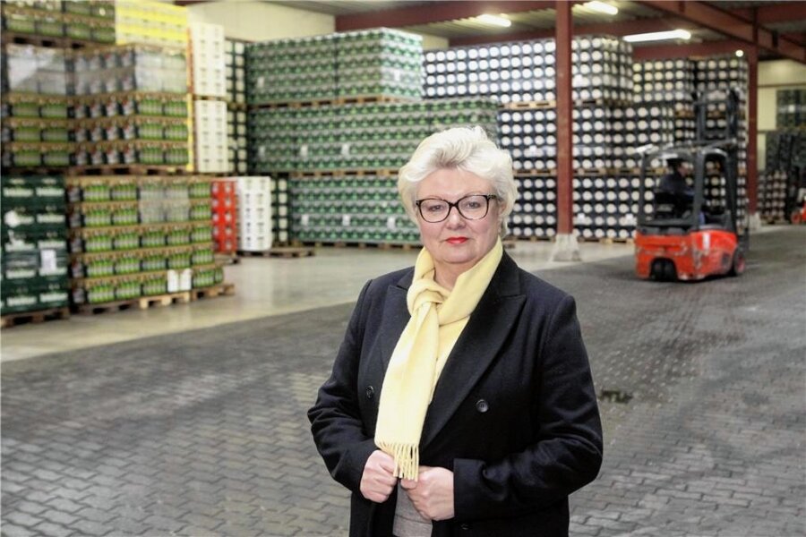 Eigentümer des Zwickauer Traditionsunternehmens Huster-Getränke verkaufen ihre Firma - Ulla Reichel hat die Firma seit der Wende erfolgreich geführt. Jetzt zieht sie sich zurück, steht jedoch noch als Beraterin zur Seite. 