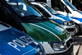 Eigentümer verschwunden - Rucksack und Smartphones im Zug lösen Polizeieinsatz aus -