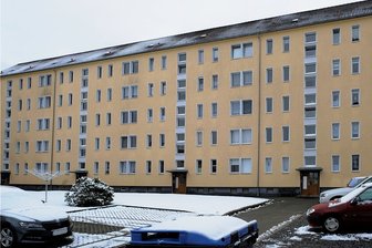 Eigentumswohnungspaket in Netzschkau und Stadthäuser unter dem Hammer - Im Wohnblock Friedensstraße 34-40 in Netzschkau sucht ein Paket mit 27 Eigentumswohnungen am 1. März einen neuen Besitzer.