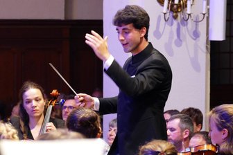Eile ist geboten: Karten für das Finale des Augustusburger Musiksommers sind sehr gefragt - Im Rahmen des Augustusburger Musiksommers 2025 wird Pascal Kaufmann an diesem Wochenende zum letzten Mal den Taktstock schwingen.