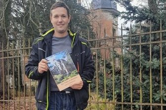 Ein 41-Jähriger ist von Glauchaus Villen besessen - Richard Lorenz vor seiner Lieblingsvilla Meeraner Straße 13.
