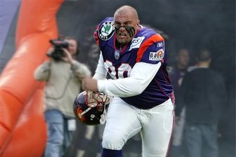 Ein American-Football-Star aus Zwickau: Was Daniel Benetka mit dem Superbowl verbindet - Zwischen 2001 und 2007 trug Daniel Benetka als Defensive Tackle in der NFL Europe das Trikot der Frankfurt Galaxy. Zu den Heimspielen jubelten ihm im Schnitt 33.000 Zuschauer zu. Auf Facebook hat er derzeit 218.000 Follower.