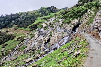 Ein Arztschreiben öffnet Straßensperren - Auf den Pisten im Kashmir-Gebirge hatte Sebastian Meyer einen Unfall mit einem einheimischem Motorradfahrer.