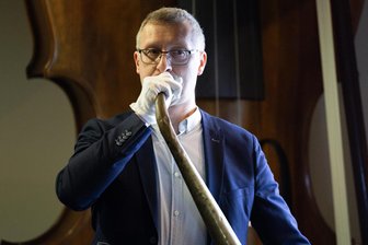 Ein „Auspuff“ mit Wurzeln in Russland: Markneukirchner spüren Exoten nach - Metallblasinstrumentenmachermeister Mario Weller recherchierte zum russischen Horn und dessen 200-jähriger temporärer Fertigung im Musikwinkel.