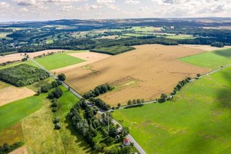 Ein Ausweg im Windkraft-Streit? Klares Nein vom Bürgermeister - Gewerbegebiet statt Windpark: Die Stadt Pockau-Lengefeld will die Fläche an der Bundesstraße 101 bei Görsdorf für die Ansiedlung neuer Firmen nutzen. 