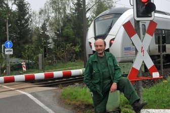 Ein Bild von Chaos und Zerstörung - Fredo Rudolph gehörte als Feuerwehrmann in Breitenau zu den ersten Rettungshelfern am Unglücksort. Heute soll hier eine moderne Ampelanlage solch ein dramatisches Ereignis verhindern.