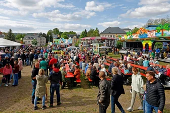 Ein buntes Wochenende mit Ostrock, Sport und Hunderten Enten - Das Strumpf- und Vereinsfest soll wieder für Trubel in der Oberlungwitzer Ortstmitte sorgen.