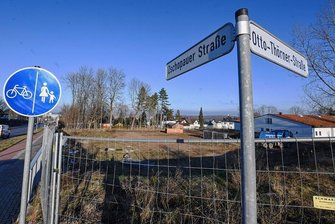 Ein Chemnitzer Einkaufsmarkt schließt für mehrere Monate - An der Ecke Zschopauer Straße/Otto-Thörner-Straße soll der neue Penny-Einkaufsmarkt in Adelsberg entstehen. Der alte Markt (im Bild rechts) wird abgerissen. 