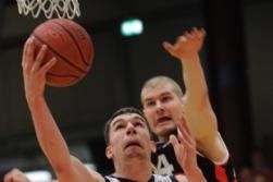 
              <p class="artikelinhalt">Die Basketballer der BV Chemnitz (im Bild Jorge Schmidt mit der Nr. 11) haben die Liga regelrecht aufgemischt. </p>
            