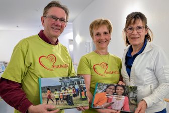 Ein Dach, Essen, Bildung: Was im Leben wirklich zählt - Freiberger engagieren sich für Waisenhaus in Indien - Matthias und Marion Lessig sowie Andrea Straßburger (v.l.) besuchten das Waisenhaus in Indien.