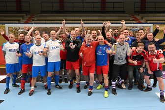 Ein David unter Goliaths: Wie ein kleiner Fußballverein aus dem Erzgebirge ums Überleben kämpft - Der SV Alberoda lebt im Fußball den Teamgeist. Das zeigte auch das vereinseigene Turnier.