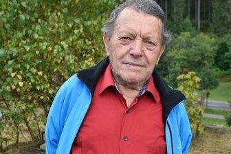 Ein Denkmal, Namen, Schicksale - Siegfried Gütter ist der Sohn des vermissten Rudi Gütter. Seine Geschichte steht auf einer beigestellten Tafel.