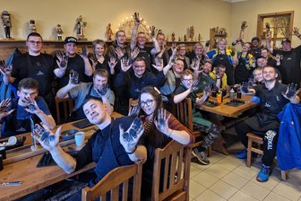 Ein dickes Dankeschön vor der neuen Rallye-Saison: Motorsportler beweisen viel Fingerspitzengefühl - Räucherkerzenbasteln als Dankeschön: Der MC Grünhain hat seine Helfer wieder zu einem besonderen Treffen eingeladen.