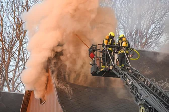 Ein Dorf in Aufregung: Mutmaßlicher Brandstifter von Frankenau ist wieder da - Schon zweimal musste die Feuerwehr innerhalb von zwei Tagen Brände an Häusern in Frankenau löschen. Der mutmaßliche Brandstifter ist wieder auf freiem Fuß.