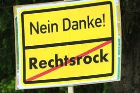 Ein Dorf sieht braun -