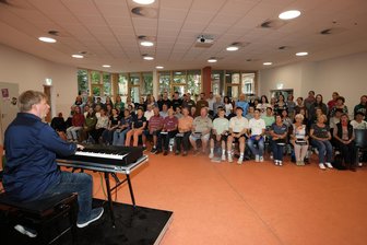 Ein Dorf singt: Großer Zuspruch für zwei Jubiläumskonzerte - Das vergangene Wochenende haben rund 90 Sängerinnen und Sänger mit Proben verbracht, um zwei perfekte Konzerte zu bieten.