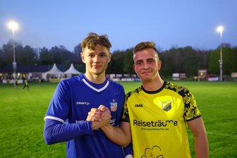 Ein Dutzend Tore und viel Lob für den Gastgeber: So lief das Spiel des FSV Zwickau beim SV Lok Glauchau-Niederlungwitz - Hatten am Mittwochabend beide Grund zur Freude: FSV-Keeper Leon Asseth (links) gewann mit seinem Team 11:1, Tom Gündel sorgte für den Ehrentreffer des SV Lok Glauchau-Niederlungwitz.