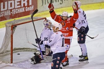 Ein Eispiraten-Tor, das richtig schmerzt - Aktuell ein gewohntes Bild: André Schietzold hat schon über 15 Treffer gejubelt.