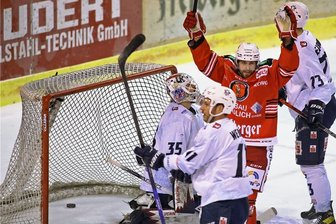 Ein Eispiraten-Tor, was richtig schmerzt - Aktuell ein gewohntes Bild: André Schietzold hat schon über 15 Treffer gejubelt.
