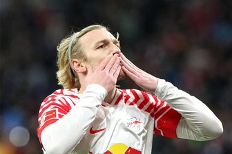 Ein emotionaler, fast kitschiger Abschied aus Leipzig: RB-Profi Forsberg gibt „die Fahne weiter“ - Emil Forsberg kam ins Spiel, brachte seine Leipziger auf die Siegerstraße und jubelte mit den Fans – ein letztes Mal. Der Schwede verabschiedet sich nach fast neun Jahren aus der Messestadt und wechselt zu den New York Red Bulls.
