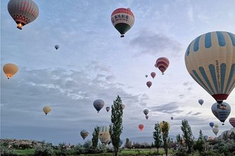 Ein Erzgebirger mit dem Motorrad auf Weltreise: Wenn Hunderte Ballons in der Türkei steigen -