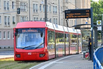 Ein Fall von rassistischer Gewalt in Chemnitz? Vorfall in Citybahn wirft Fragen auf - Ein Augsburger war in Chemnitz mit der C11 unterwegs. Was geschah in der Citybahn und an der Haltestelle „Moritzhof“ am 5. Juni?