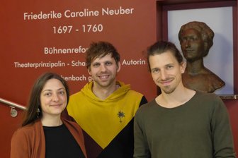 Ein Fass ohne Boden? Warum die Stadt Reichenbach immer mehr für das Neuberinhaus zahlen soll - Neuberinhaus-Chef Severin Zähringer (Mitte) freut sich, seit diesem Jahr mit Tina Weidhaas und Christian Nestler zwei Kulturpädagogen im Team zu haben, die soziokulturelle Angebote für alle Bevölkerungsgruppen entwickeln.
