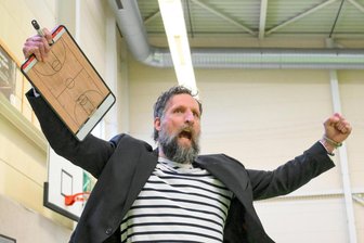 Ein Finale Furioso im Rollstuhlbasketball: RB Zwickau ist am Ziel aller Träume - Der Moment, als Vereinschef und Co-Trainer Marco Förster ein schwerer Stein vom Herzen fiel.