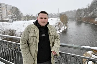Ein Freibad in der Mulde in Zwickau? Dieser junge Mann glaubt an seine Idee - René Reimann, Vorsitzender des Jugendbeirates, wird im Stadtrat einen Antrag für eine Badestelle an der Zwickauer Mulde einbringen.