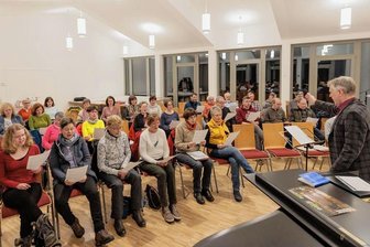 Ein freudiges Hallelujah: Annaberger Christen beziehen neues Gemeindezentrum - Die Sängerinnen und Sänger der Kantorei Sankt Annen unter der Leitung von Matthias Süß haben im neuen Gemeindesaal bereits ihr Domizil gefunden. Das komplette Gemeindezentrum wird voraussichtlich im Frühsommer offiziell seiner Bestimmung übergeben.