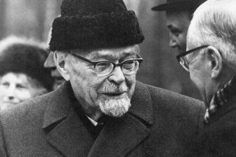 Ein Freundeskreis für Schmidt-Rottluff - Ein zeitgenössischer Kritiker nannte ihn den "geistigen Führer der Kunst unserer Tage": Karl Schmidt-Rottluff. Das Foto zeigt ihn in den 1970er-Jahren.