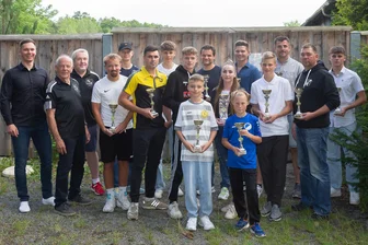 Ein Fußballer traf in dieser Saison 69-mal! Das sind die Torschützenkönige des Vogtlands - Das sind die erfolgreichsten vogtländischen Knipser der gerade abgelaufenen Saison. Die Ehrung durch den Vogtländischen Fußball-Verband fand am Freitag statt.
