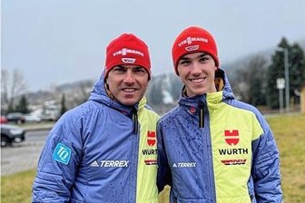 Ein Gesicht, zwei Wege: Die Skisportler René und Tristan Sommerfeldt - 13 Jahre später posieren beide vor der Fichtelbergschanze in ihrem Wohnort in Oberwiesenthal. 