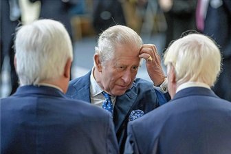Ein guter Start - trotz Eierattacke - Seit 100 Tagen ist Charles britischer König, mehr als sieben Jahrzehnte musste er darauf warten. "Seine Thronbesteigung verwandelte den unglückseligen Erben in einen würdevollen Souverän", kommentierte die "New York Times". 