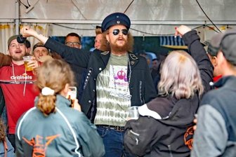 Ein Härtetest mit dem Hauer - André "Der Hauer" Groß sorgte zur Enduro-Raceparty in der Gablenzer Kiesgrube für Stimmung.
