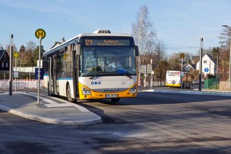 Ein halbes Jahr eher fertig: Straßenbau an der Wolfsschlucht Callenberg - Die Kreuzung an der Wolfsschlucht in Langenchursdorf ist wieder für den Verkehr freigegeben. Planmäßig sollte das erst Mitte dieses Jahres erfolgen.