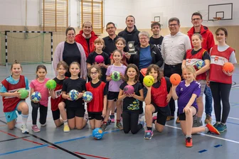 Ein halbes Jahrhundert mit Liebe zum Handball: Burgstädter Trainerin erhält Auszeichnung - Der Nachwuchs des Burgstädter Handballs ist der Stolz von Ingrid Schubert. Seit vielen Jahrzehnten trainiert die 71-Jährige die Jugendmannschaften in der Stadt am Taurastein.