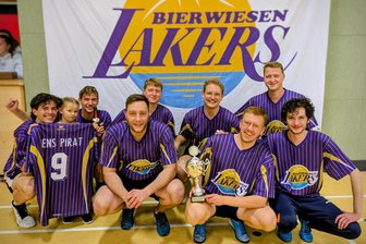 Ein Hauch von NBA: Wie die Bierwiesen Lakers den Basketball ins Erzgebirge bringen - Im vierten Anlauf haben die gastgebenden Bierwiesen Lakers die Saydaer Ortsmeisterschaft erstmals gewonnen.