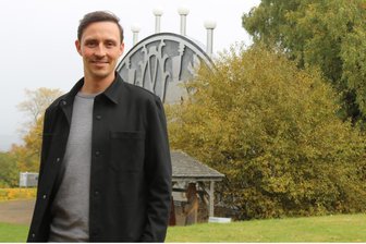 „Ein Herzensprojekt“: Olympiasieger Eric Frenzel plant mit Partnern 18 Erlebnis-Trails im Erzgebirge - Eric Frenzel ist jetzt in Johanngeorgenstadt gewesen, um die Idee der Eric-Frenzel-Trails vorzustellen.
