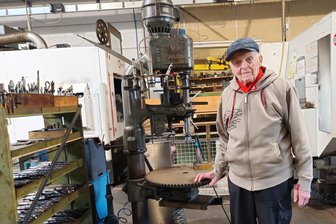 Ein Hundertjähriger aus Neuhausen und sein Jungbrunnen: Hält Sauerkraut mit Leinöl fit? - Walfried Winterling schaut auch im hohen Alter im Betrieb vorbei - der Neuhausener wird am Freitag 100 Jahre alt.
