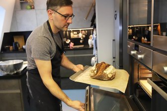 Ein Jahr in Freiberg: Deutschlands Brotpapst und das „einfachste Rezept der Welt“ - Seit einem Jahr arbeitet „Brotpapst“ Lutz Geißler von Freiberg aus.